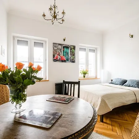 Apartment Local Poznanska Warsaw